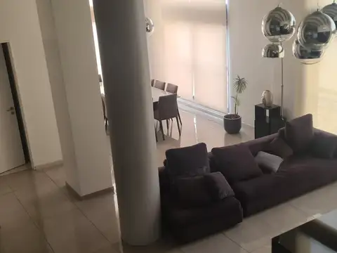 Avenida Carballo 200, Piso 1