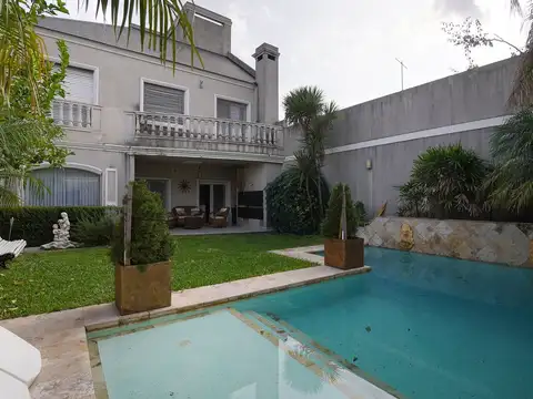VENTA CASA AVELLANEDA CON PARQUE PILETA GARAGE