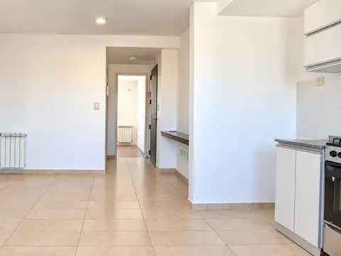 Departamento 2 ambientes con balcón a 3 cuadras de la estación Castelar