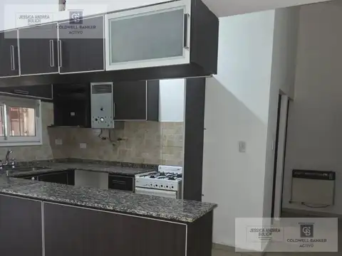 Casa en Alquiler con 2 cocheras