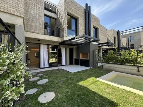 Casa de 3 dormitorios a la venta en Fisherton  Con pileta y parriller0