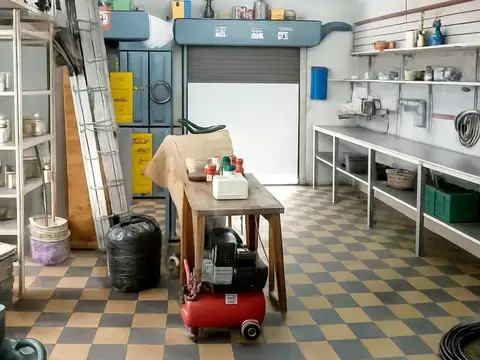 Crisologo Larralde (Ex Aguero) y Chascomús 994 900