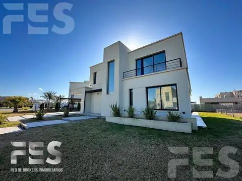 Casa en Venta en Countries y Barrios Cerrados en Esteban Echeverria, USD 319.000