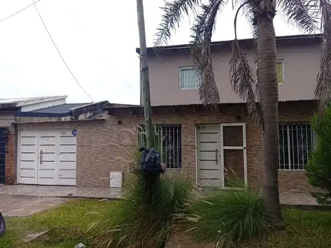 CASA EN VENTA FISHERTON CON JARDIN 5 DORMITORIOS