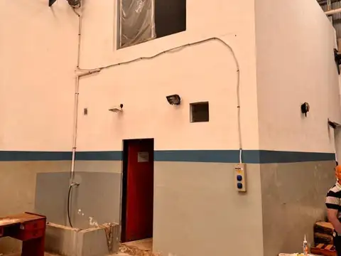 Excelente Galpón 500m2 en Zona Industrial de Loma Hermosa