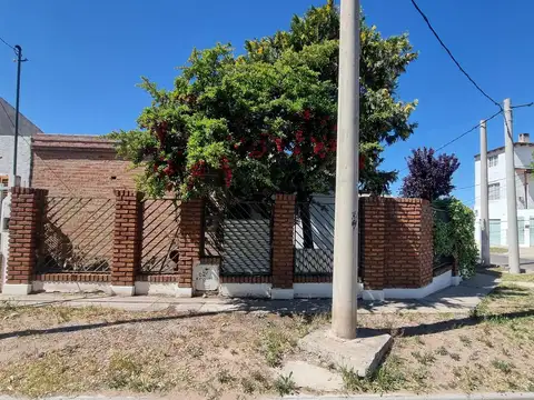 Delvas y Azcuenaga - Neuquen Capital