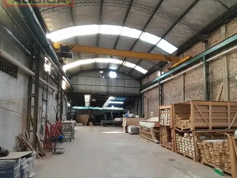 Excelente Depósito comercial con Local sobre la Ruta 202, con amplio espacio libre - Villa de Mayo