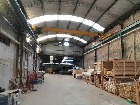 Excelente Depósito comercial con Local sobre la Ruta 202, con amplio espacio libre - Villa de Mayo