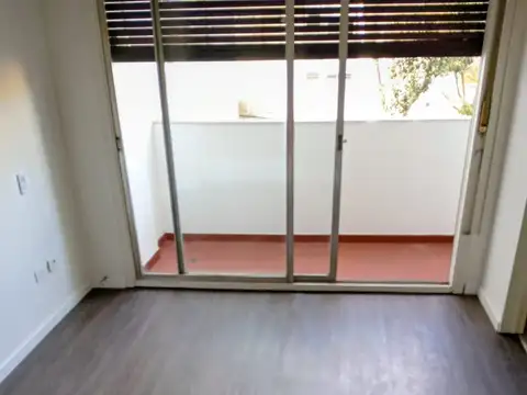 2 amb S/ Av Maipú al contrafrente-