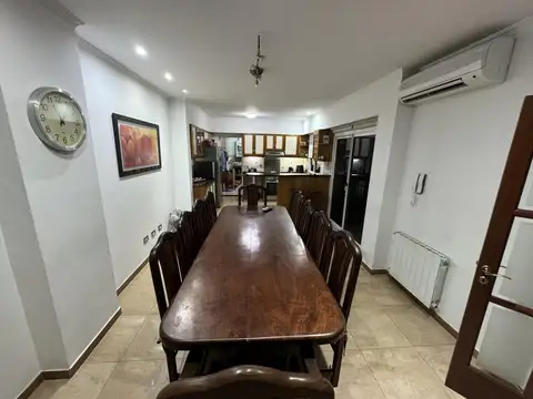 Casa en venta  de 4 dormitorios con pileta, parrillero y terraza, Barrio Parque