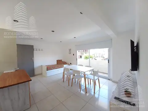Excelente departamento 3 ambientes lateral, Sarmiento y Newbery 