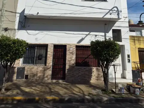 Departamento de 3 Amb. Primer piso sin expensas