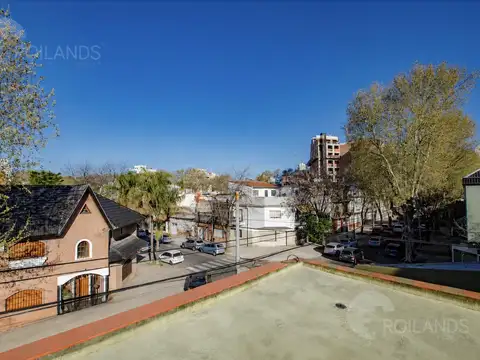VENTA CASA EN ESQUINA  LOTE PROPIO 7 AMBIENTES COCHERAS TERRAZA VILLA URQUIZA