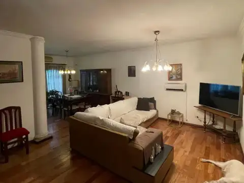 Casa 8 ambientes con 3 baños