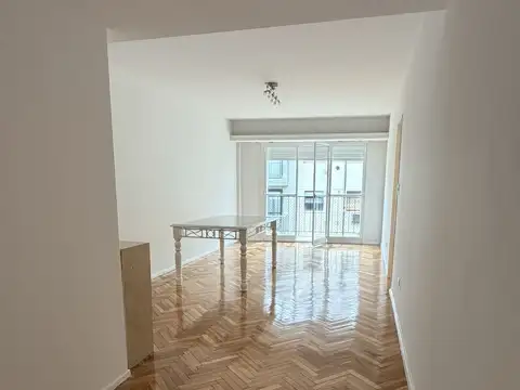 ALQUILER 4 AMBIENTES + DEPENDENCIA | SEMIPISO AL FRENTE | BALCÓN CORRIDO