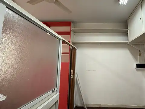Oficina  de 19,66 m2 Dividida Aire acondicionado ventilador MUY BUEN ESTADO!