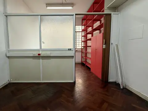 Oficina  de 19,66 m2 Dividida Aire acondicionado ventilador MUY BUEN ESTADO!