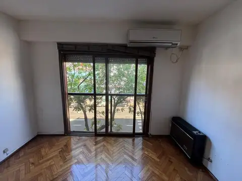 Avda. Belgrano al 1100