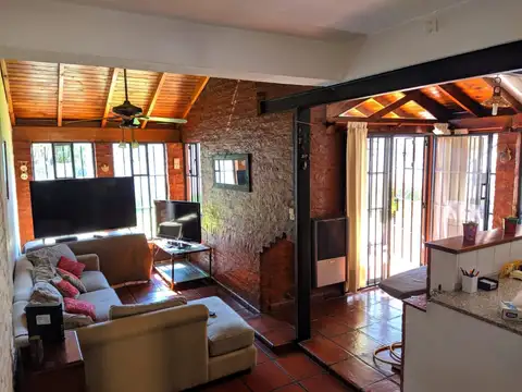 Casa 4 ambientes con 1 baño