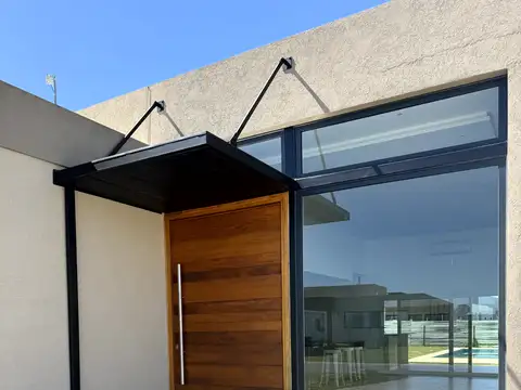 Hermosa casa 4 amb. - Barrio San Felipe - Piscina - Jardin