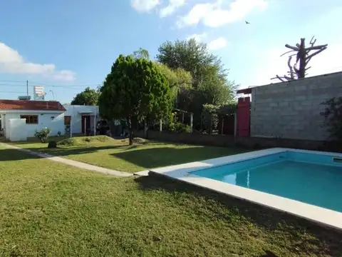 VENTA CASA 4 DORMITORIOS EN VILLA ALLENDE