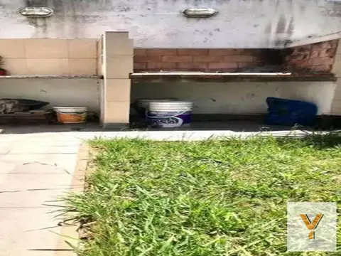 Casa 7 ambientes con 2 baños