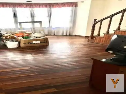Casa en venta - 5 Dormitorios 3 Baños - Ringuelet