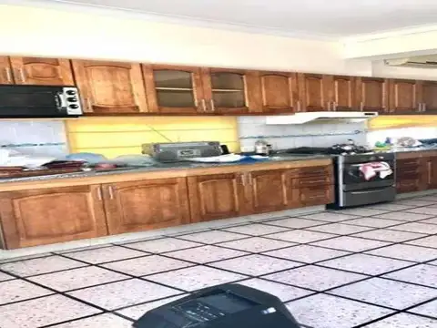 Casa en venta - 5 Dormitorios 3 Baños - Ringuelet