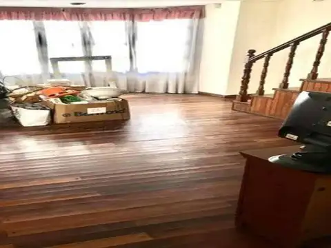 Casa en venta - 5 Dormitorios 3 Baños - Ringuelet