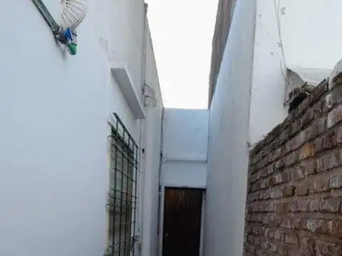 Casa 4 ambientes con 1 baño