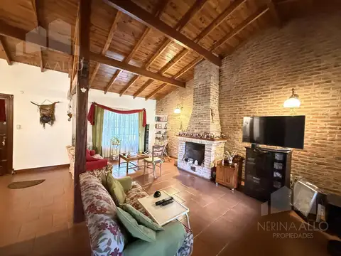 Casa 5 ambientes con 2 baños