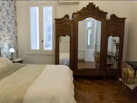 Depto. de 7 ambientes con dependencias.