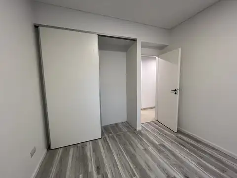 Departamento tres ambientes con patio