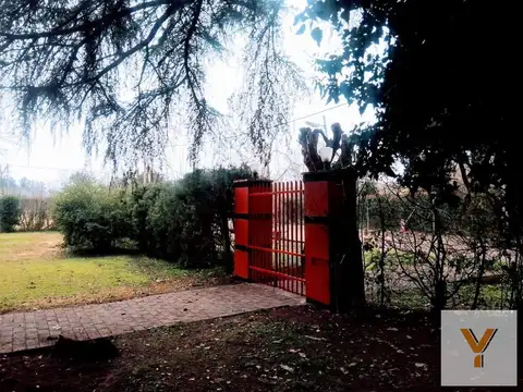 Casa 9 ambientes con 4 baños