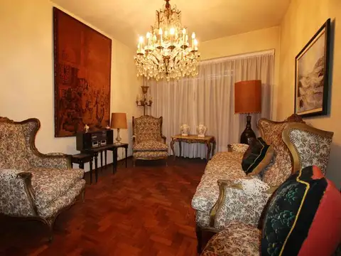 Departamento 4 ambientes, con dependencia de servicio y cochera - Martínez