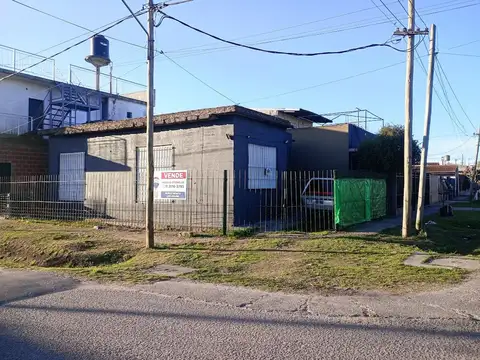 Casa 3 ambientes en Berazategui con jardín y loft