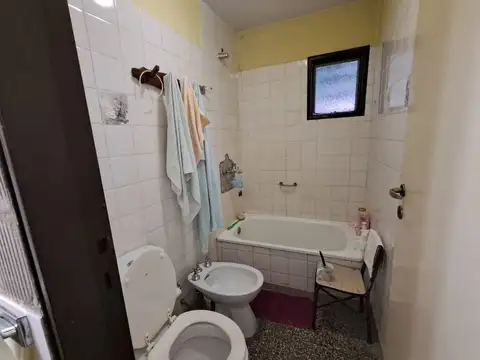 Departamento 6 ambientes con 1 baño