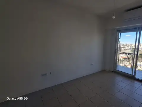 Impecable dos amb. con balcón, totalmente luminoso y con vista abierta!