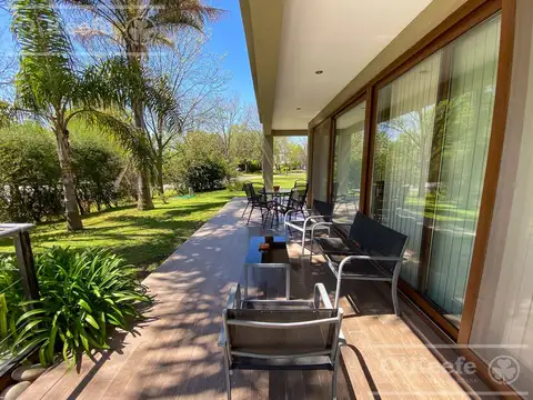 Casa en Venta con 6 cocheras