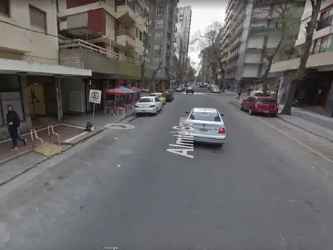 Cochera fija con portón automatizado en 1er subsuelo