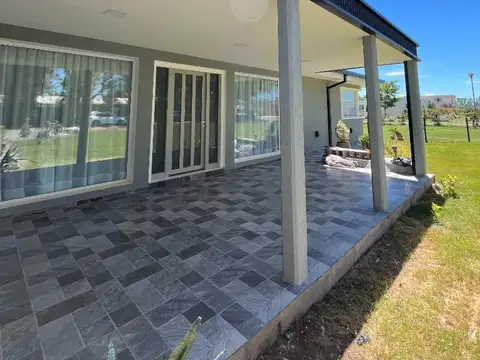 CASA EN VENTA BARRIO LA FALDA CIPOLLETTI, RIO NEGRO