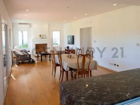 Casa 7 ambientes con 3 baños