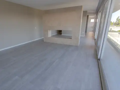 Casa 5 ambientes con 6 baños