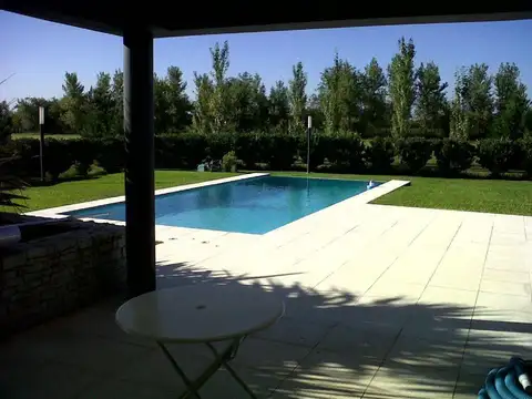 Casa en Venta en Las Cañuelas Club de Campo, USD 370.000