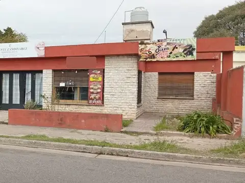 SE VENDE CASA CON AMPLIO TERRENO Bª SAN DANIEL