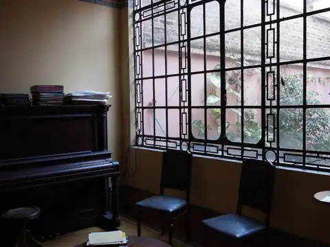 Casa a reciclar de 4 Dormitorios- Zona Centro