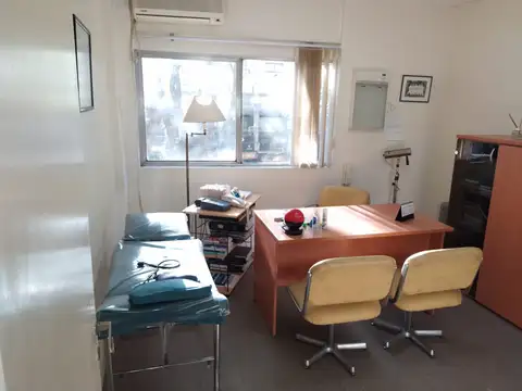 Al Frente Vista a Arboleda del Boulevard Olleros - Dividido - Apto Profesional