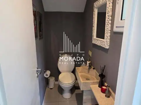 Casa en Venta con 4 cocheras