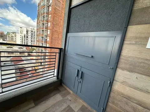 Venta de amplio tres ambientes de categoría