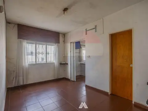 Casa 8 ambientes con 1 baño